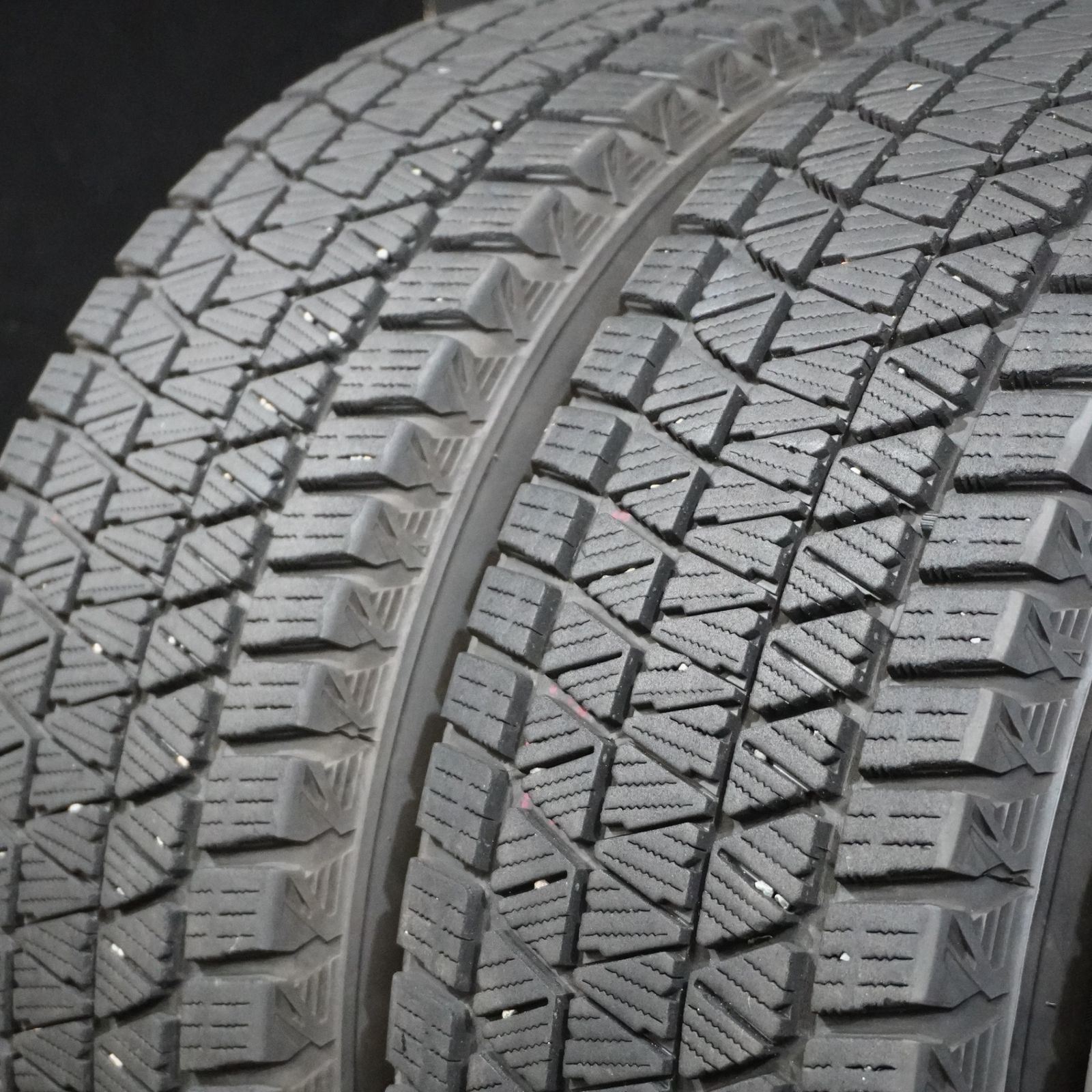 21年製 溝あり ブリヂストン BLIZZAK DM-V3 225/65R17 4本 