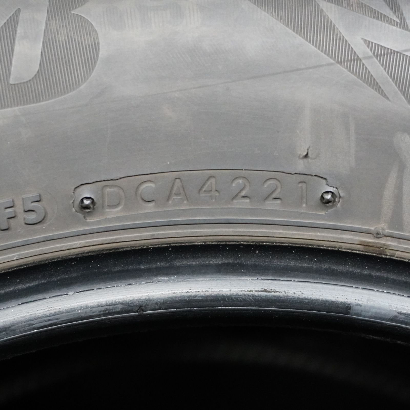 21年製 溝あり ブリヂストン BLIZZAK DM-V3 225/65R17 4本 