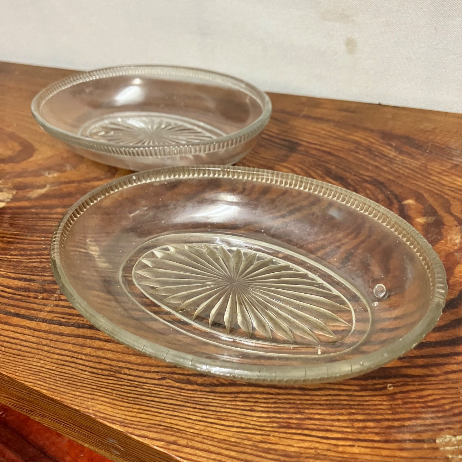 アンティークのプレスガラス製 明治〜昭和ガラスの小皿5枚セット　ウランガラス アンティークのプレスガラス製 明治〜昭和ガラスの小皿5枚セット