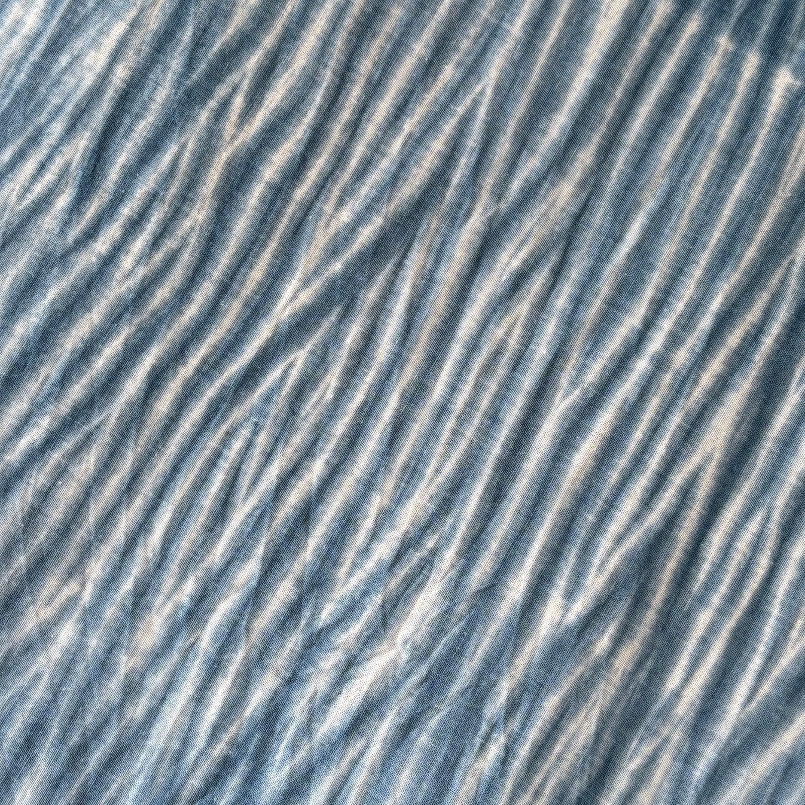 s156 【sato】藍染 手染めの 手ぬぐい 嵐絞り 伝統的な絞り染め技法