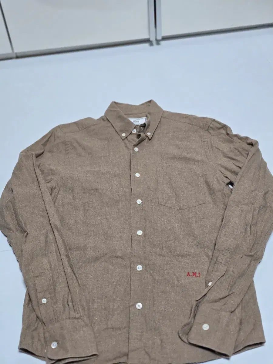 AMI ブラウン 長袖シャツ
