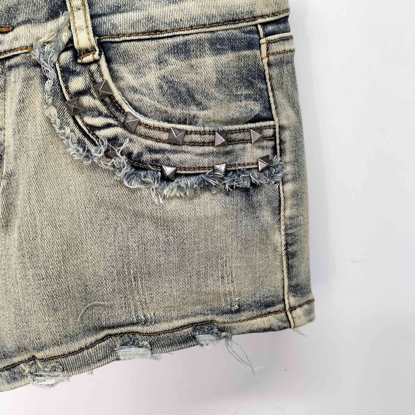 ユーズドフルギ USED古着 CHOOE Y2K スタッズ 装飾 デニム ショーツ