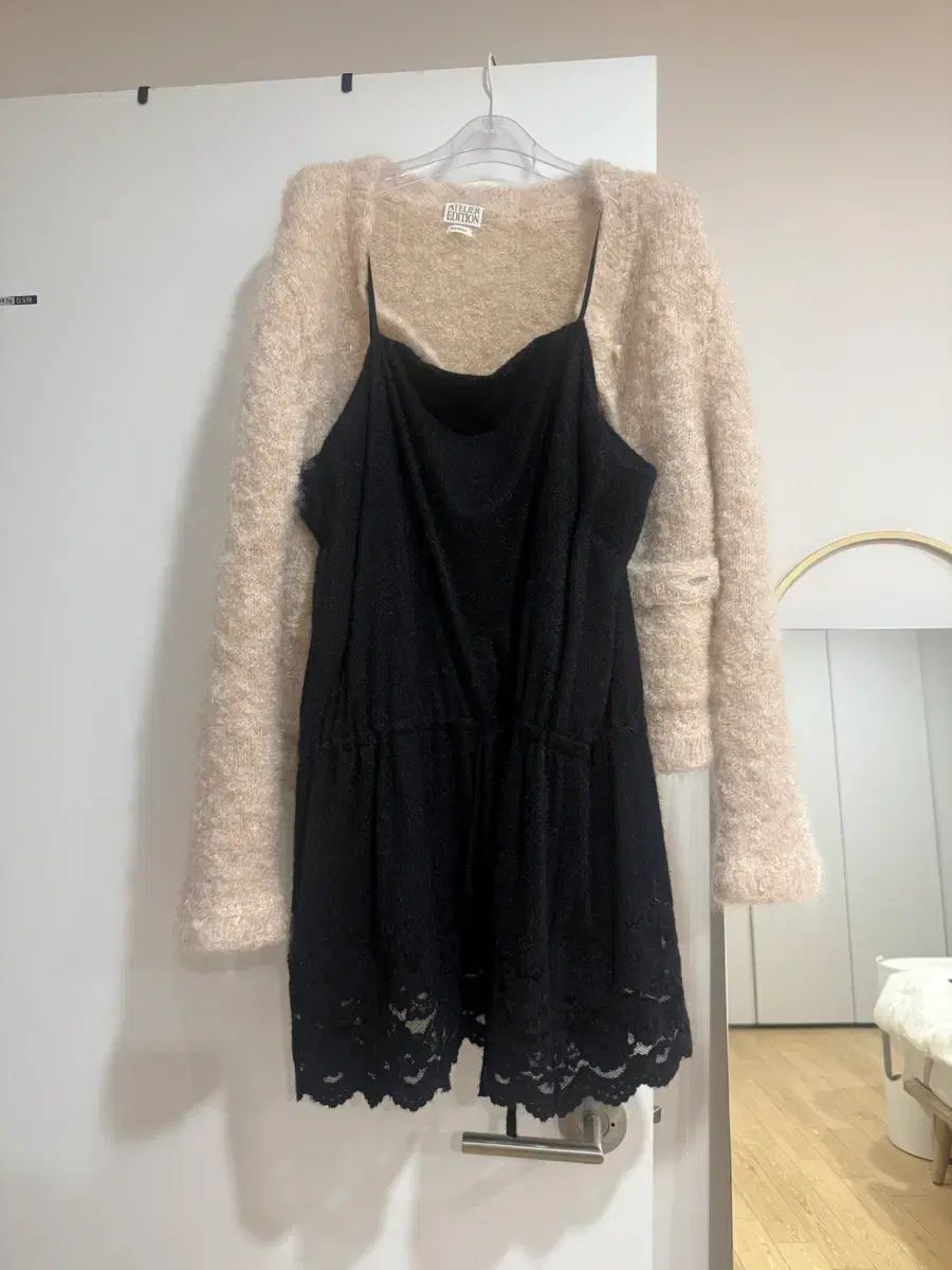 アトリエエディション Scalloped Knit Dress black