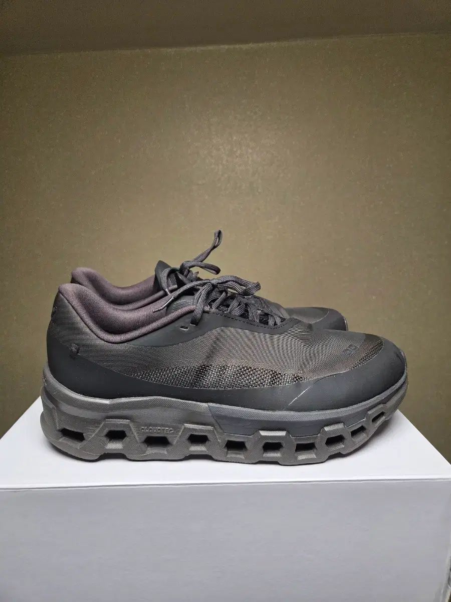 オン ランニング x パフ ソーン ブラウン 295