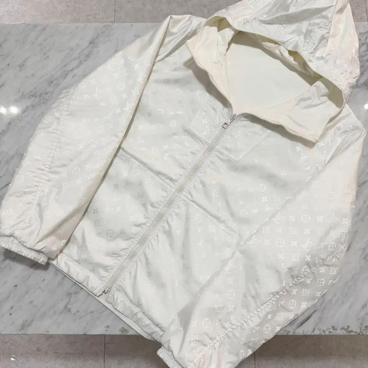 48 Louis Vuitton ルイヴィトン モノグラム リバーシブル ウィンドブレーカー