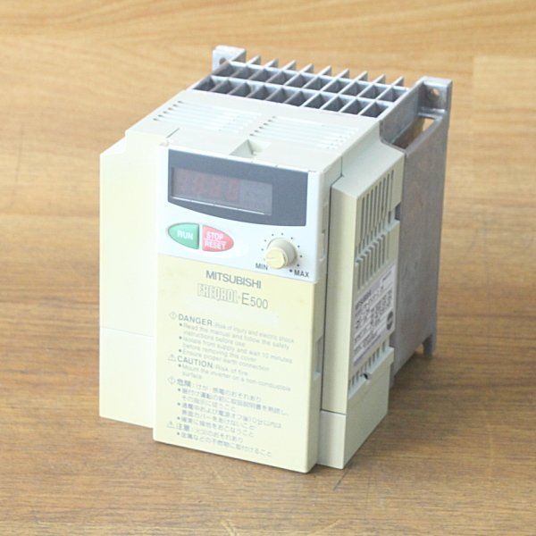 三菱 FREQROL E 500 FR 520 2 K インバータ 3相200 V