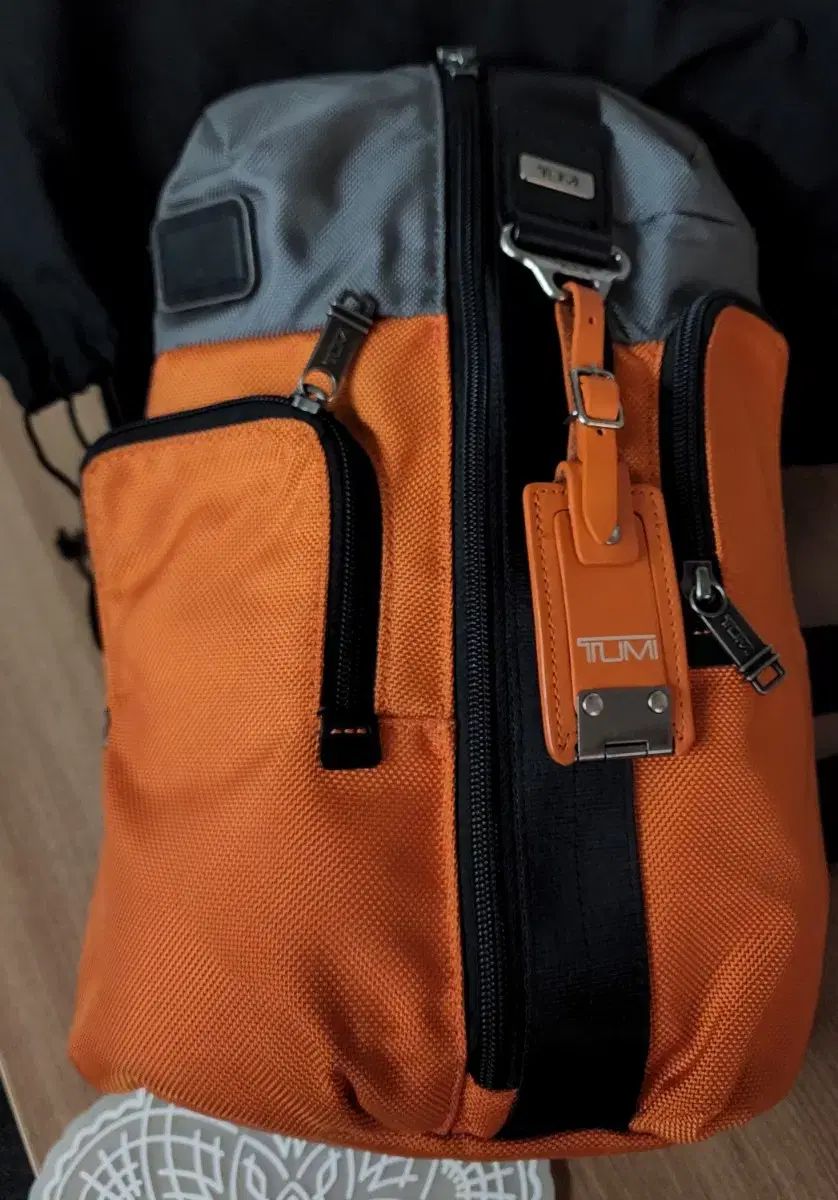 TUMI トゥミ アルファブラボー スリングバック オレンジ