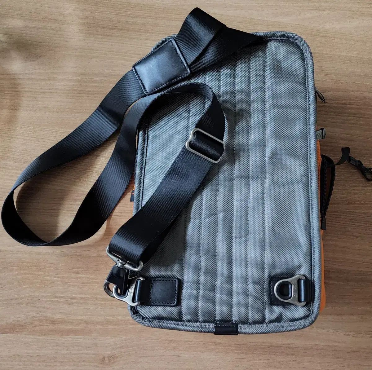 トゥミ アルファブラボー