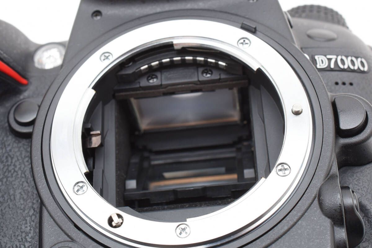 ☆極上品☆《ショット数11,653回 》ニコン NIKON D7000 ボディ