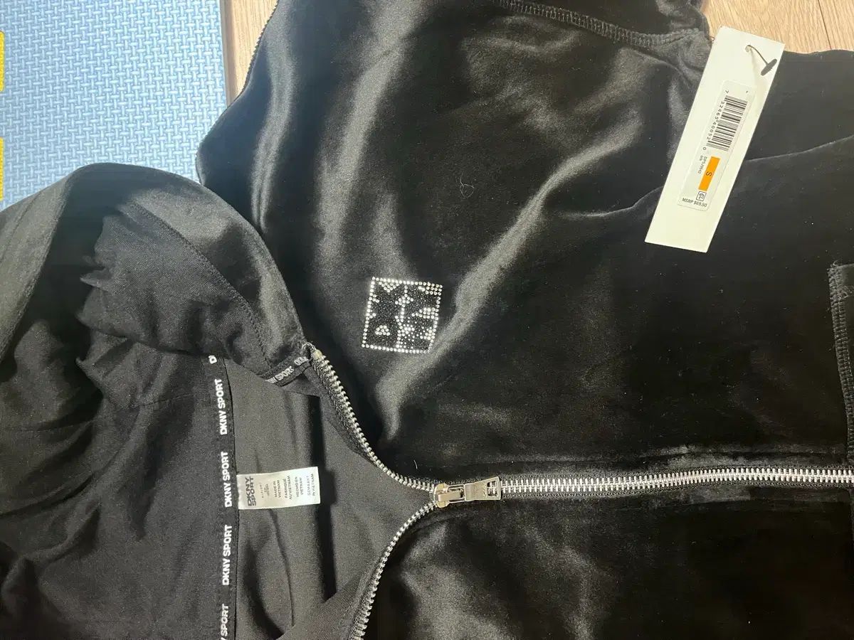 ディーケーエヌワイ ツアーベルベット