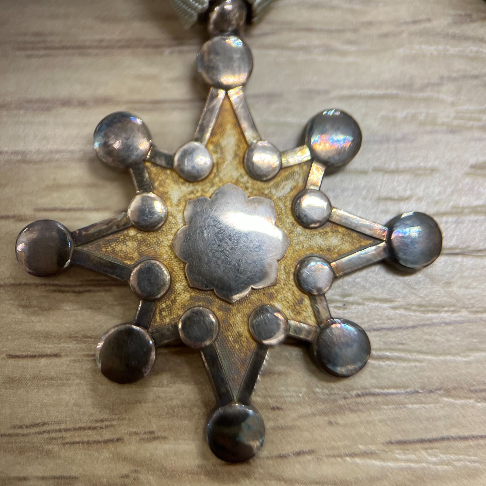 K0102］勲八等瑞宝章 勲章 徽章 ケース有り - メルカリ