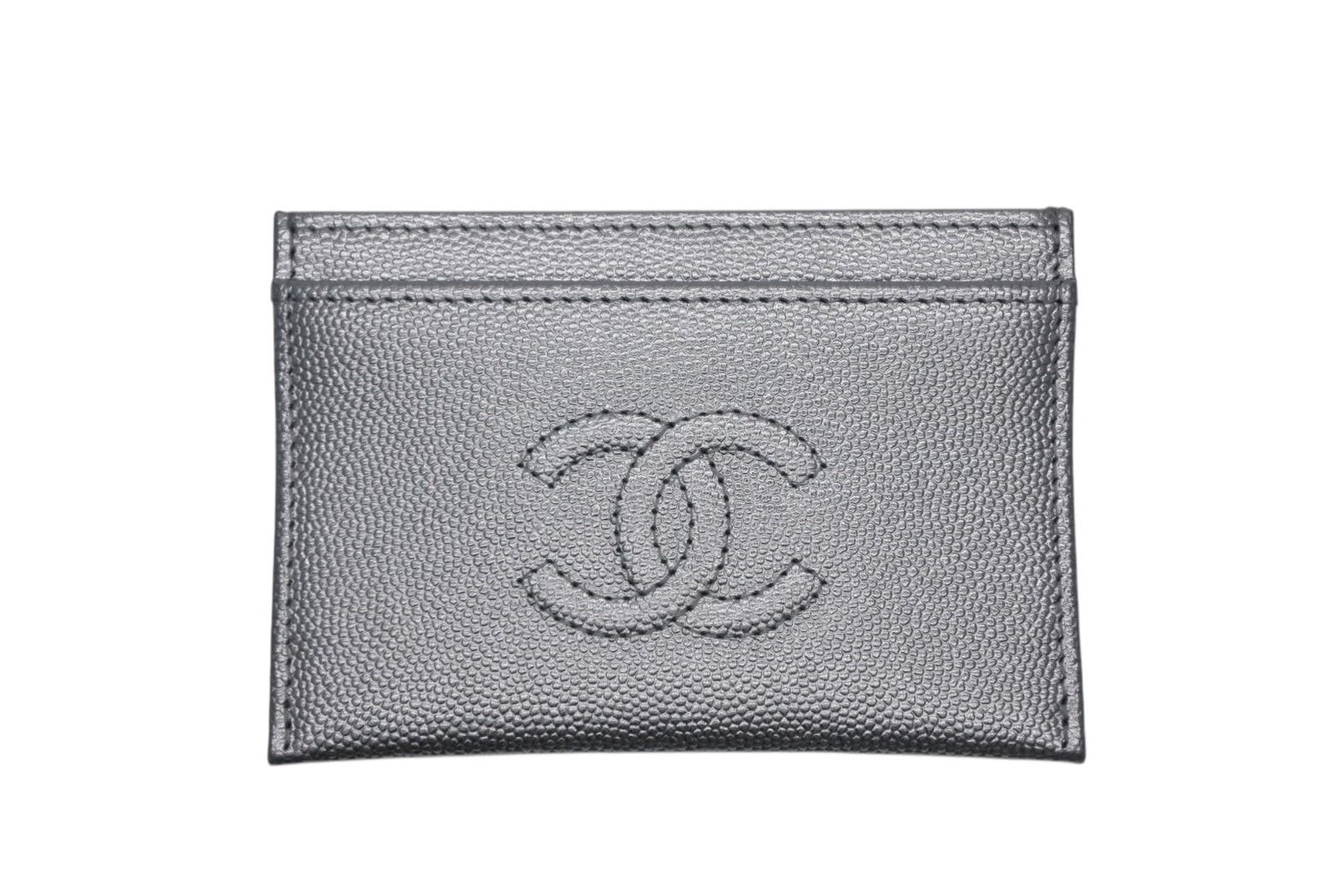 ♥ CHANEL シャネル タイムレスCC 2025|2026 ルーズコレクション カードケース ランダム番台 キャビアスキン シルバー 4 b 011167
