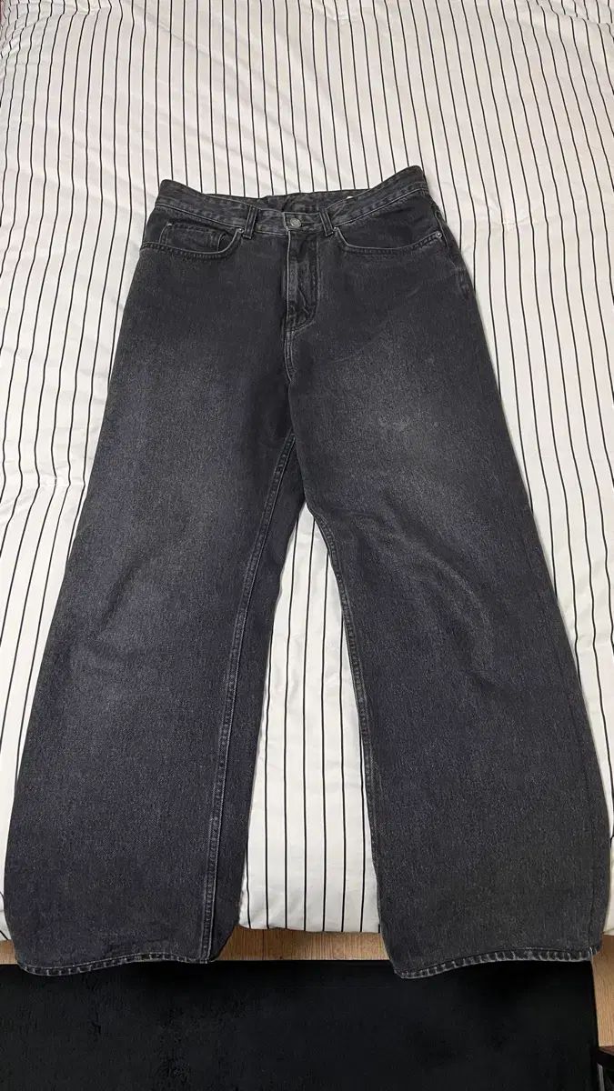 S ベルリエ トゥルー ワイド デニム パンツ - ウォッシュド ブラック