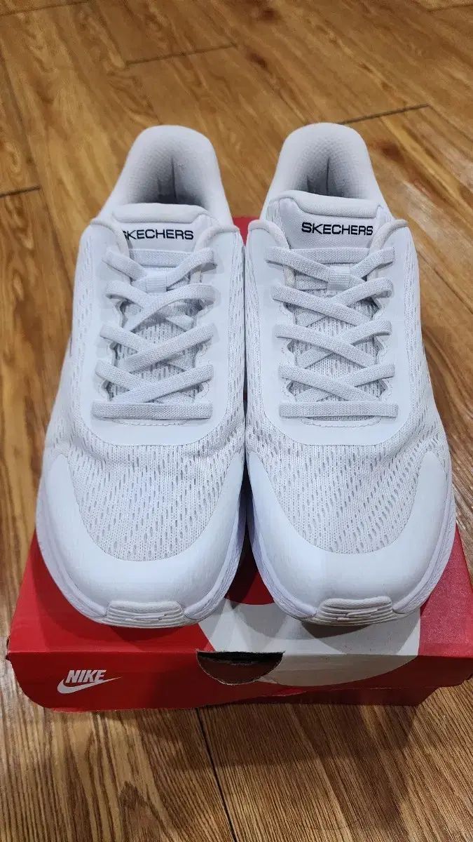 スケッチャーズ SLIP-INS 白 スニーカー 270 mm