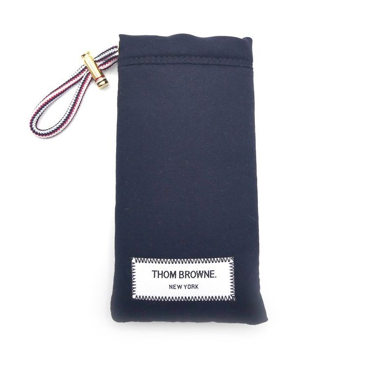 THOM BROWNEのスーツにも使用されてるウール100％を使用したアイウェア用ソフトケース BROWNE トムブラウン Soft glasses case UAC 059 A-00626 | 415 navy