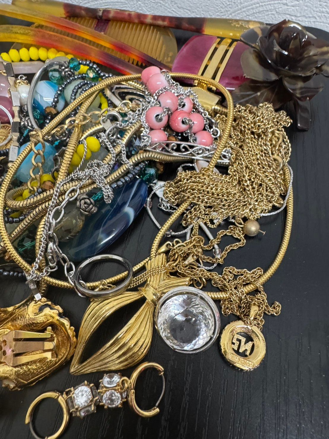 遺品整理k18ピアス、時計、アクセサリーなど 遺品整理 未選別品 超大量 送料込み まとめ売り】アクセサリー