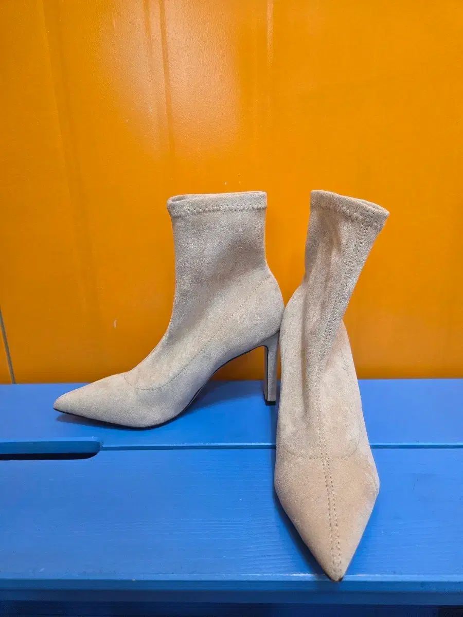 35 ジミーチュウ jimmy choo スウェード アンクル ブーツ ヒール アイボリー