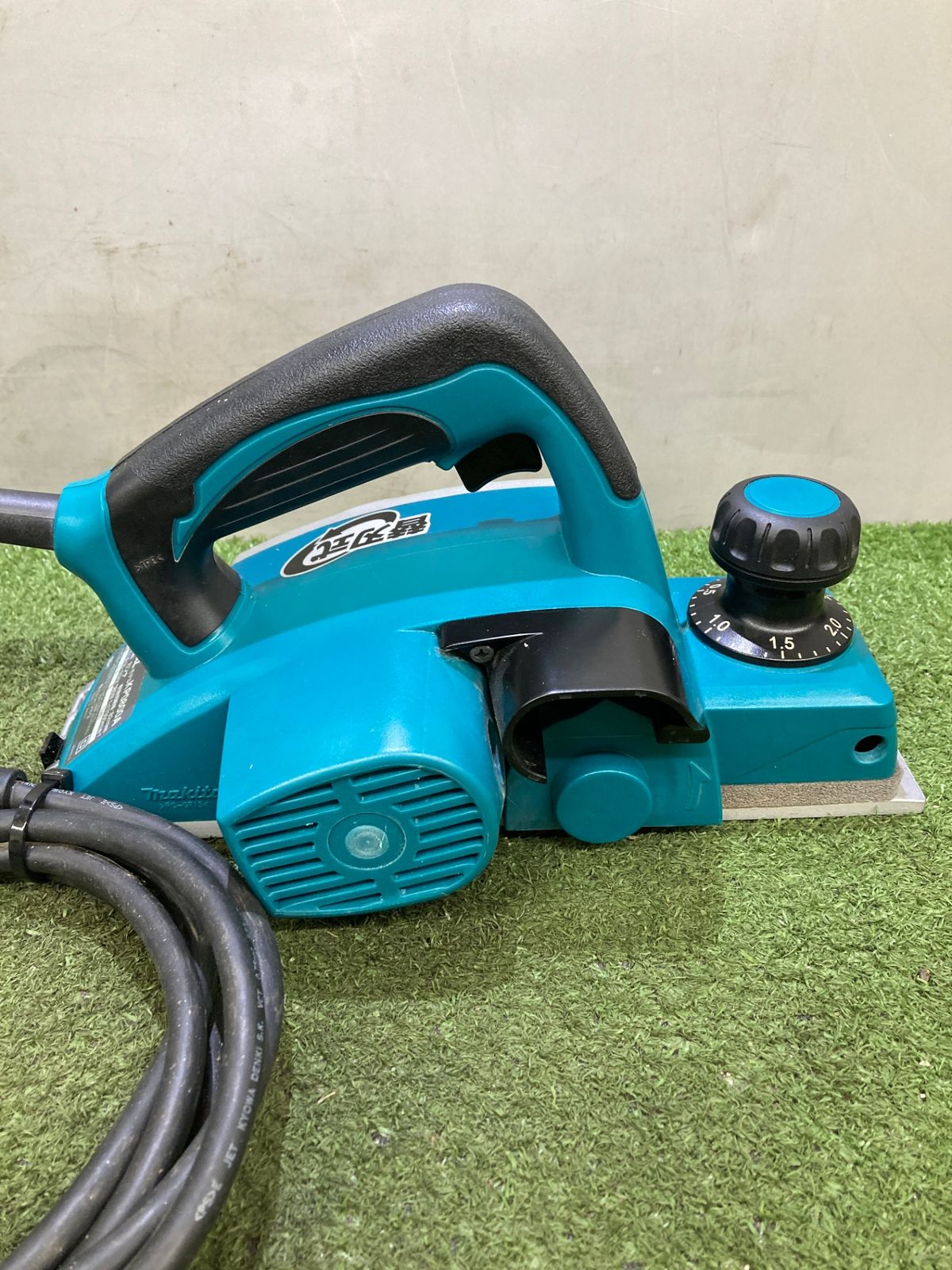 品】【0921】☆makita(マキタ) 82㎜電気カンナ KP0800A IT8BXZF6QJWW