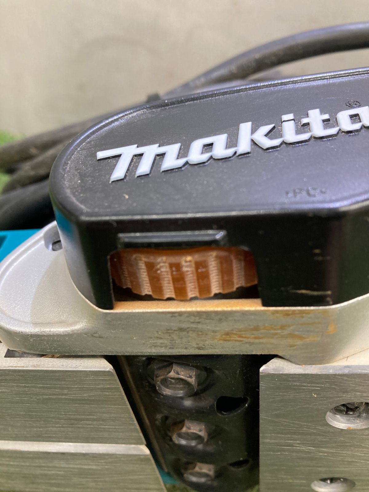 品】【0921】☆makita(マキタ) 82㎜電気カンナ KP0800A IT8BXZF6QJWW 品】【0921】☆makita(マキタ) 82㎜電気カンナ KP0800A IT8BXZF6QJWW