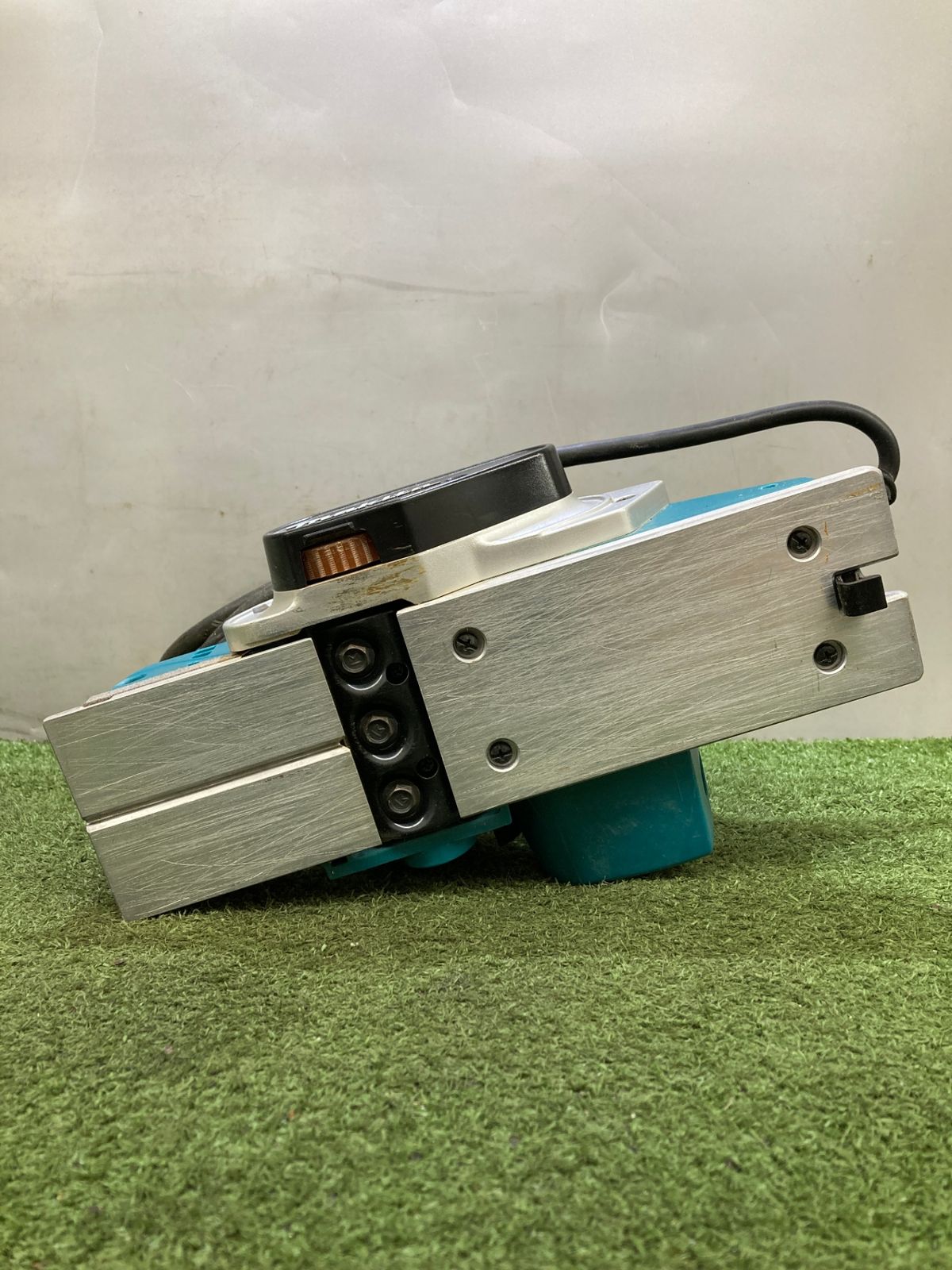 品】【0921】☆makita(マキタ) 82㎜電気カンナ KP0800A IT8BXZF6QJWW