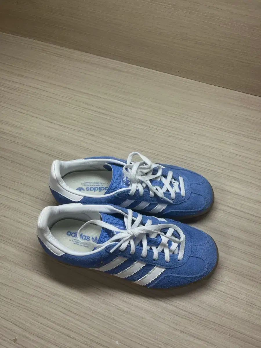 アディダス ガゼル インドア ブルー 220