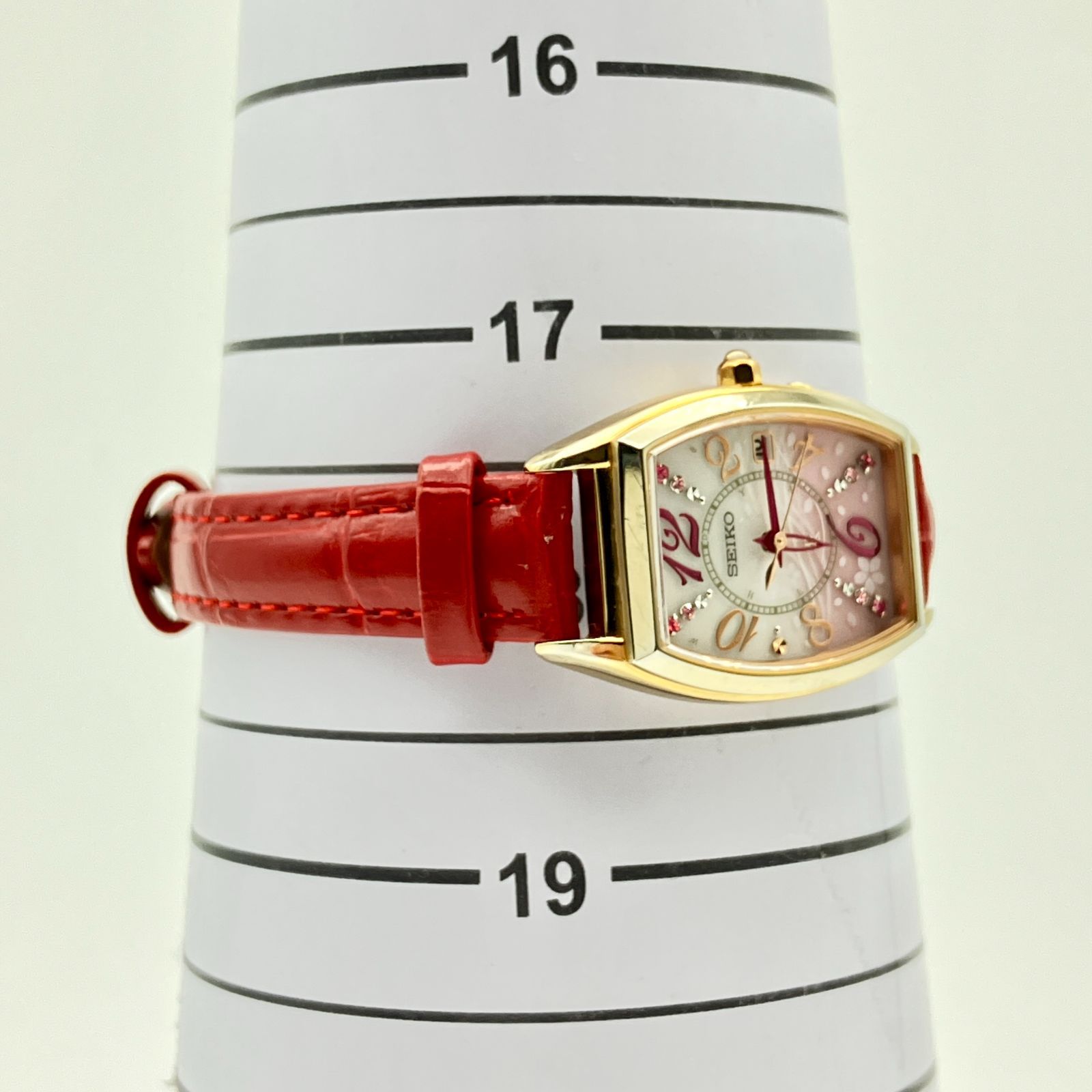 【希少】SEIKO ルキア 腕時計 1B32-0AD0 電波ソーラー トノー調 希少】SEIKO ルキア 1B32-0AL0 腕時計 シルバー 電波ソーラー - メルカリ