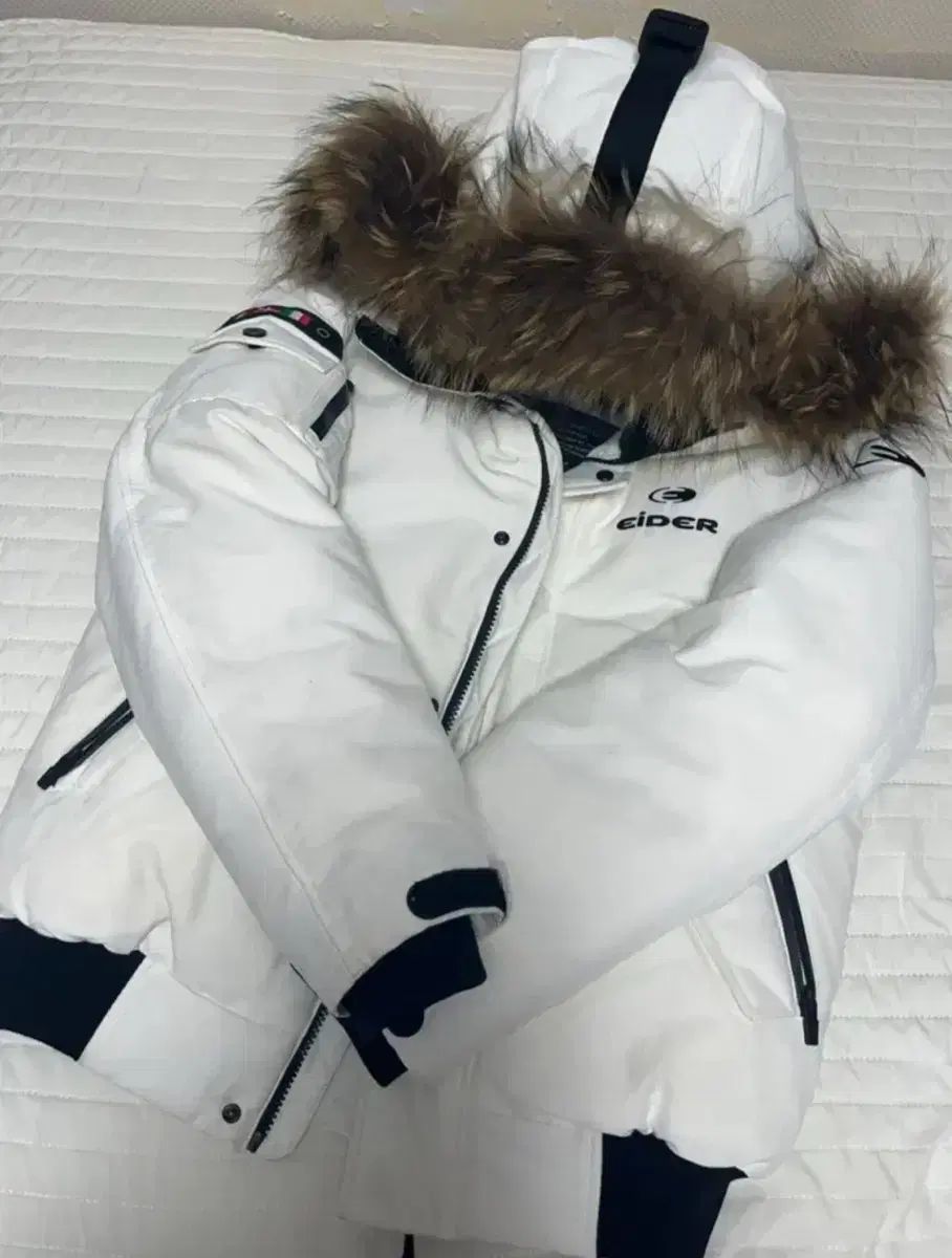 アイダー ストゥーキー ショートダウン 白 XS