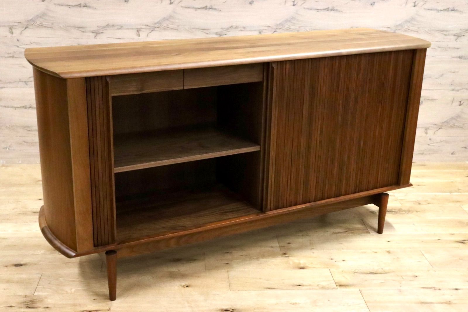 飛騨産業キツツキ クラシック サイドボード 飛騨産業 キツツキ 35万「穂高」オーク材 サイドボード 食器棚