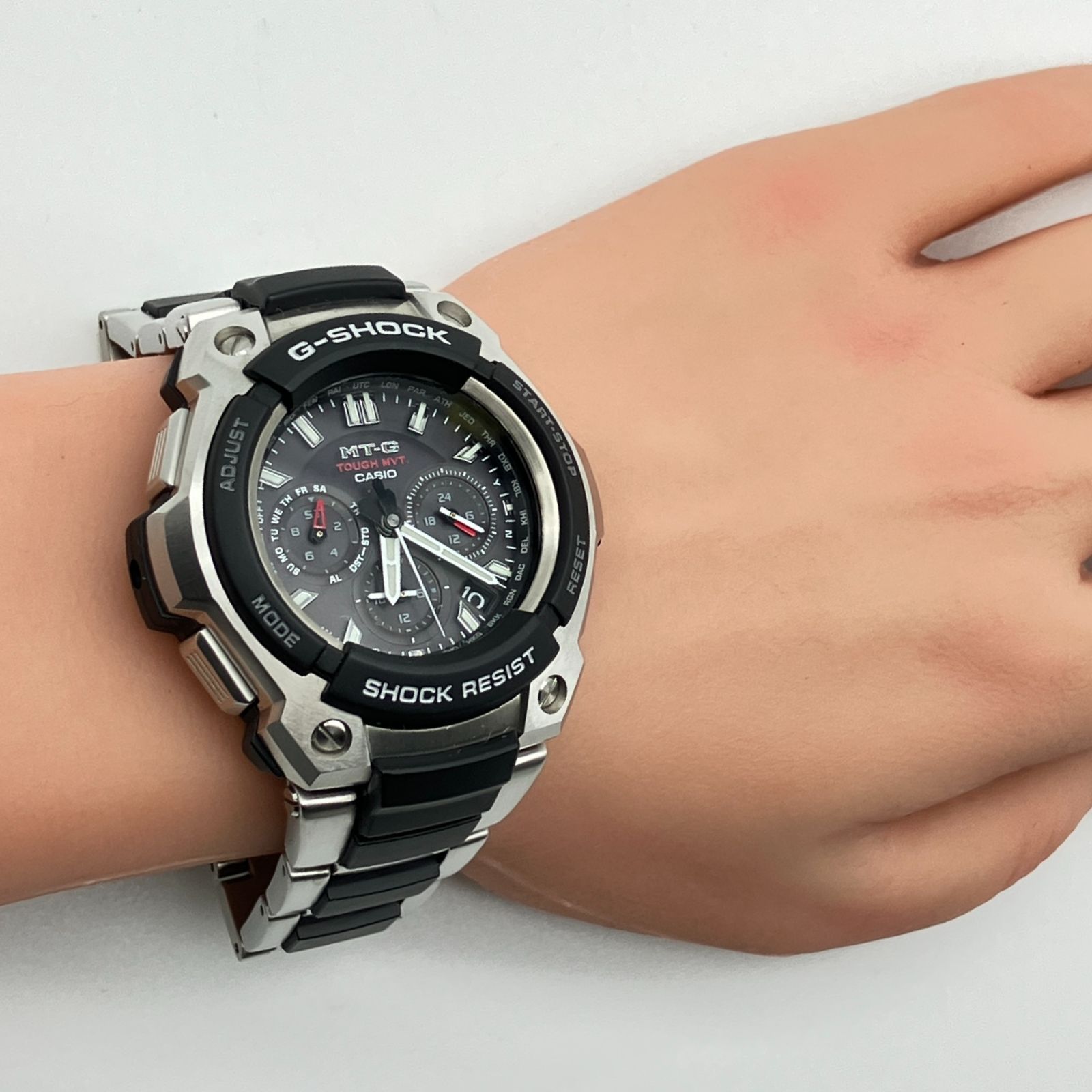 カシオ CASIO G-SHOCK MT-G MTG-1200 電波ソーラー 腕時計 メンズ タフソーラー マルチバンド6 シルバー ブラック