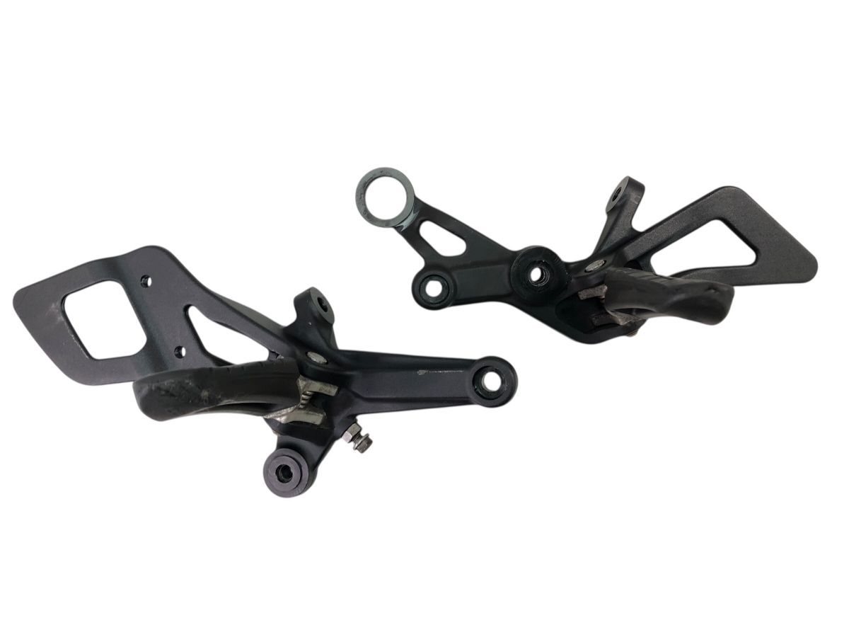 KTM 690デュークR DUKE 2013- ステップ 左右セット 割れ削れ無し 補修 戻しにも 2830-M 9475