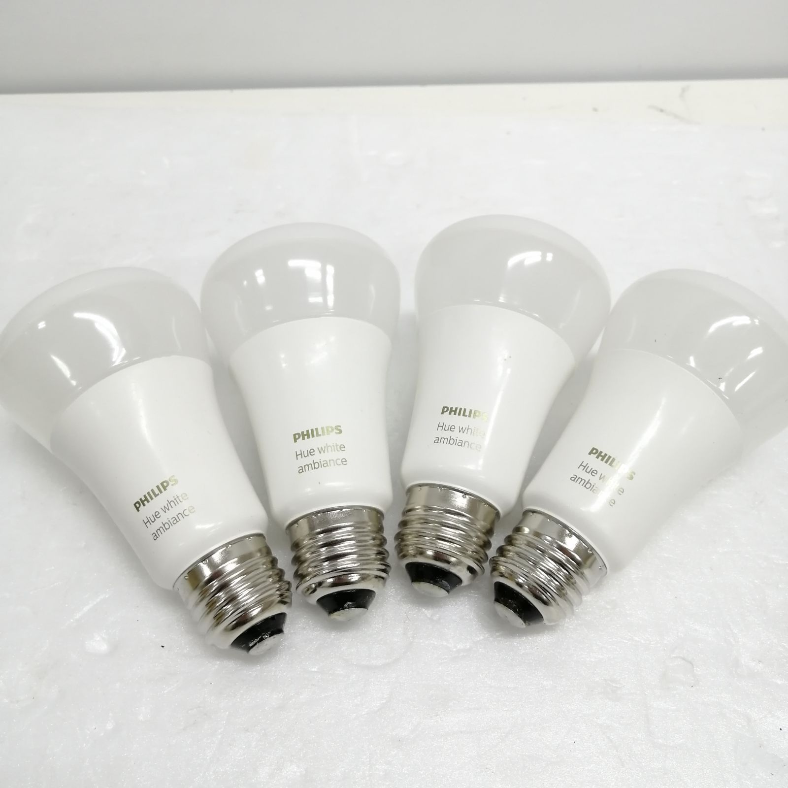 LED電球 Philips hue white and color 800 4個 LED電球 Philips hue white and color 800 4個 LED電球 Philips hue