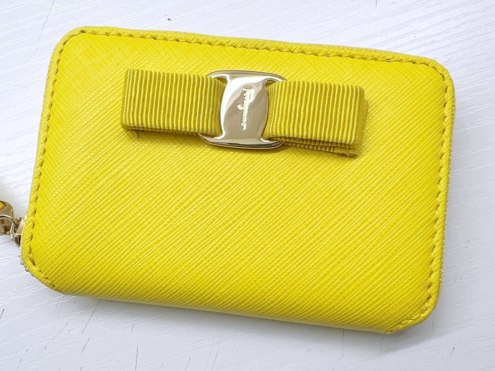 ♥保管 Salvatore Ferragamo フェラガモ ヴァラ リボン ジップ コインケース イエロー ゴールド