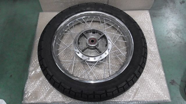 エストレヤRSカスタム BJ 250 A の リアホイール タイヤ付