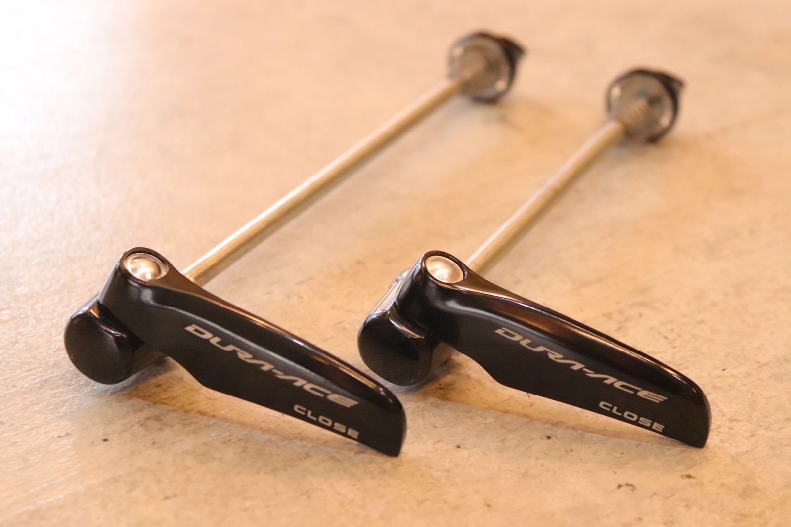 未走行品！ シマノ SHIMANO デュラエース DURA-ACE WH-R9100 C40 TU