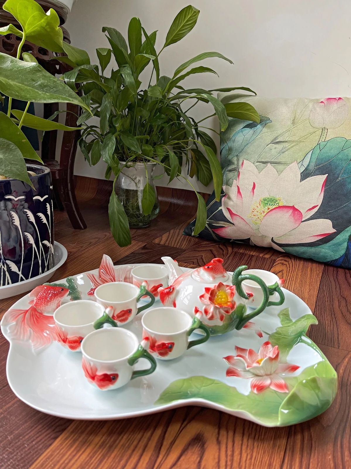 蓮池の金魚 茶器セット 8点セット湯呑 陶器製茶器 陶器 立体彫刻皿 手作り磁器 急須 茶碗 中国茶器