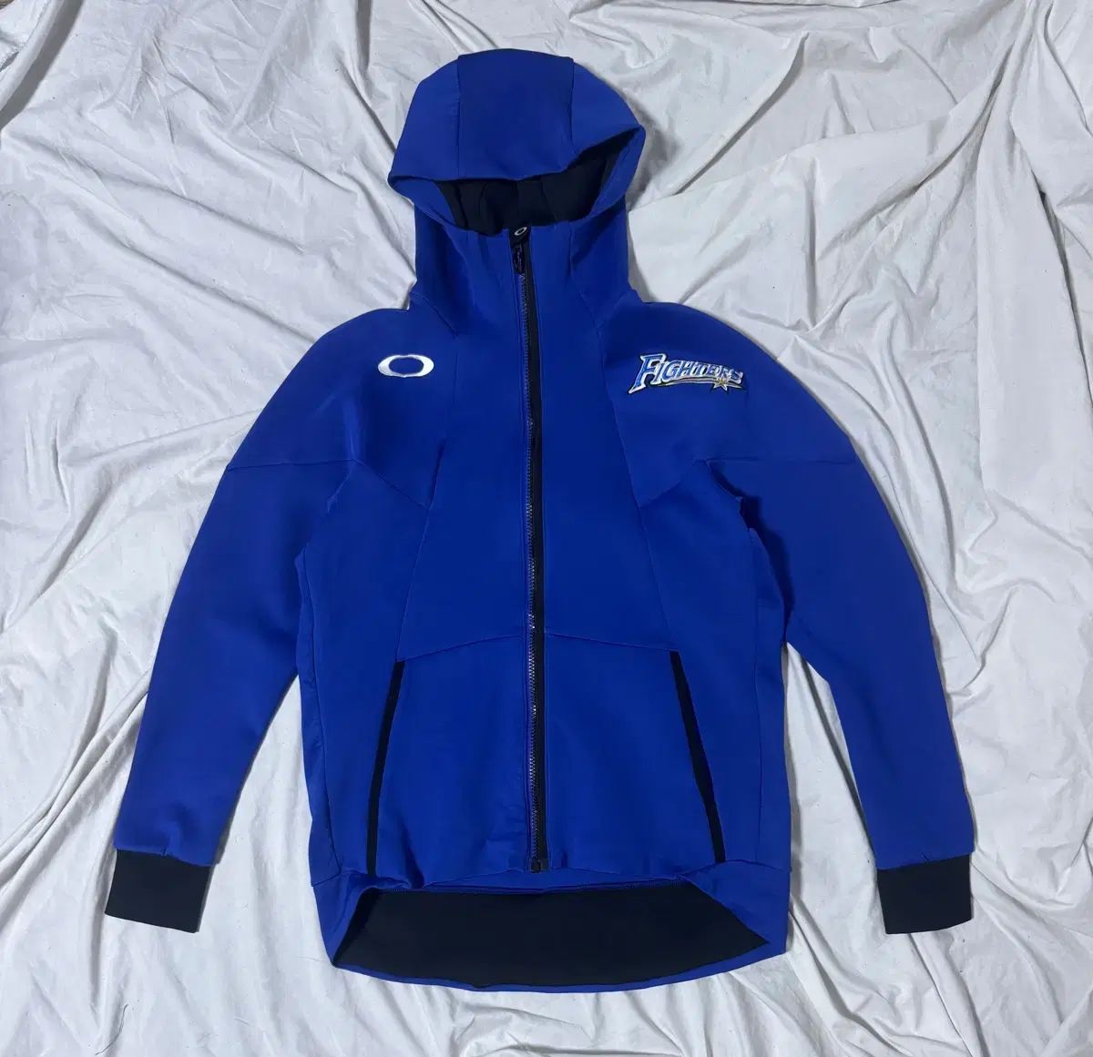 オークリー テック フーディー ジップアップ ジャケット