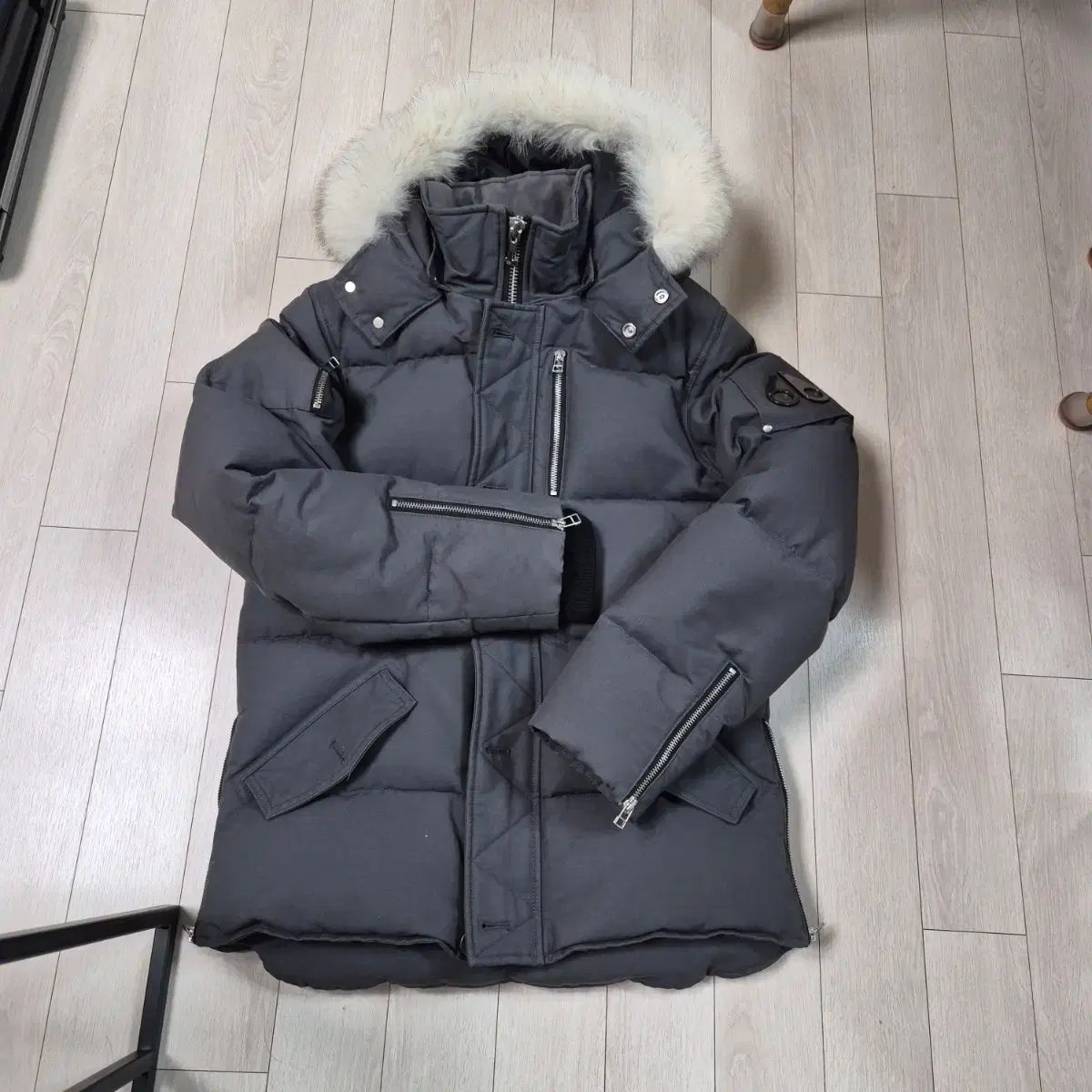 ムースナックルズ ダウン グレー ファー フード