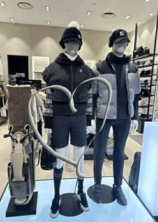 FootJoy フットジョイ ダウン ハーフパンツ 防風で レディース洋服です