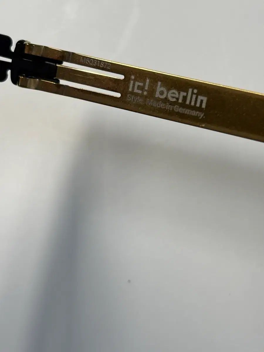  アイシーベルリン the lone wolf サングラス 小物