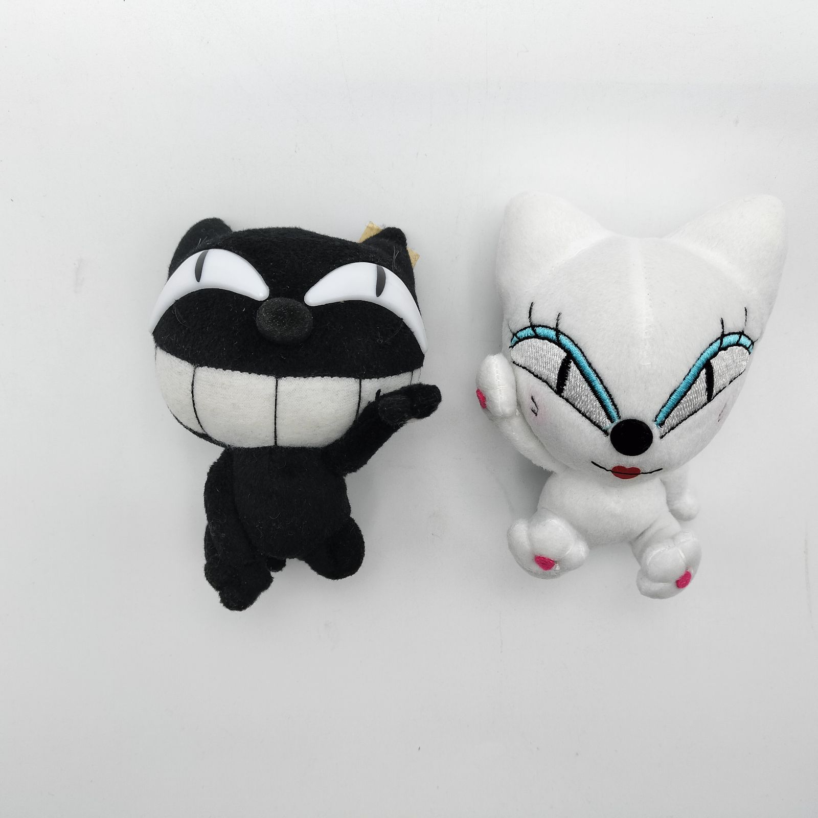 ヤマト運輸 クロネコ シロネコ ぬいぐるみ 2体セット 旧デザイン