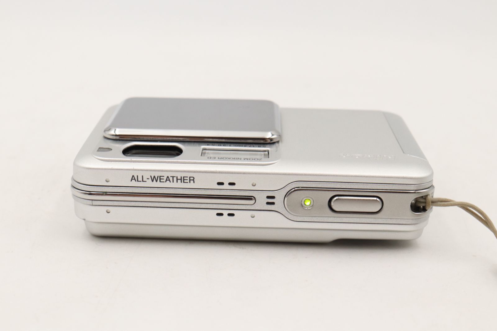 稀少な動作品☆Nikon COOLPIX S2 ニコン デジタルカメラ シルバー