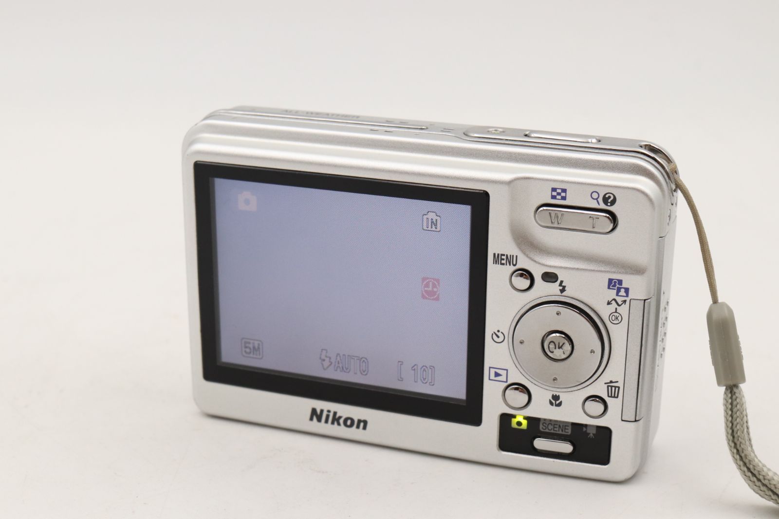 稀少な動作品☆Nikon COOLPIX S2 ニコン デジタルカメラ シルバー