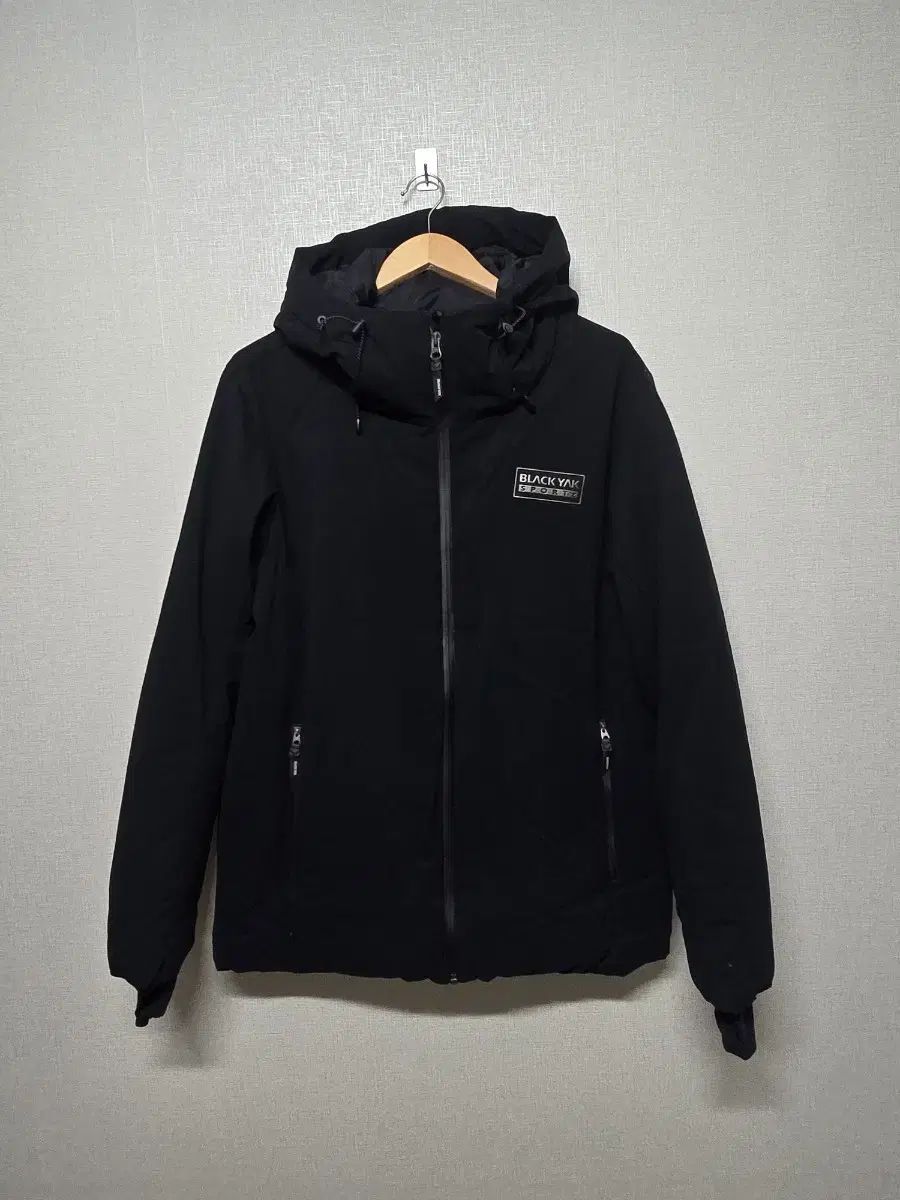 BLACK YAK ブラックヤク 黒色 フード ダックダウン ダウンジャケット サイズ 105