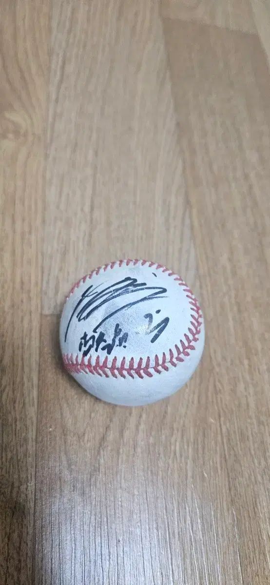 LGツインズ ムン ボギョン サインボール