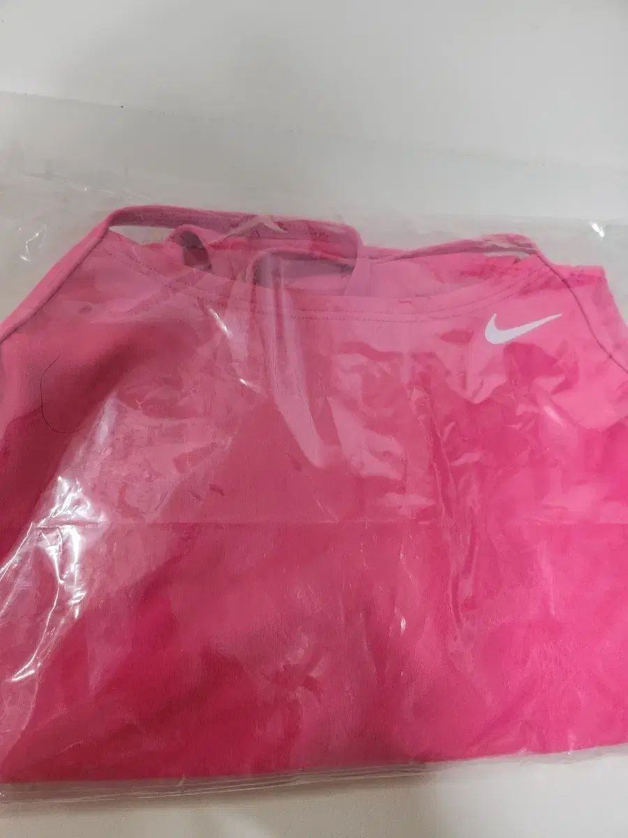 ナイキ 구 ハイパーピンク カットアウト30