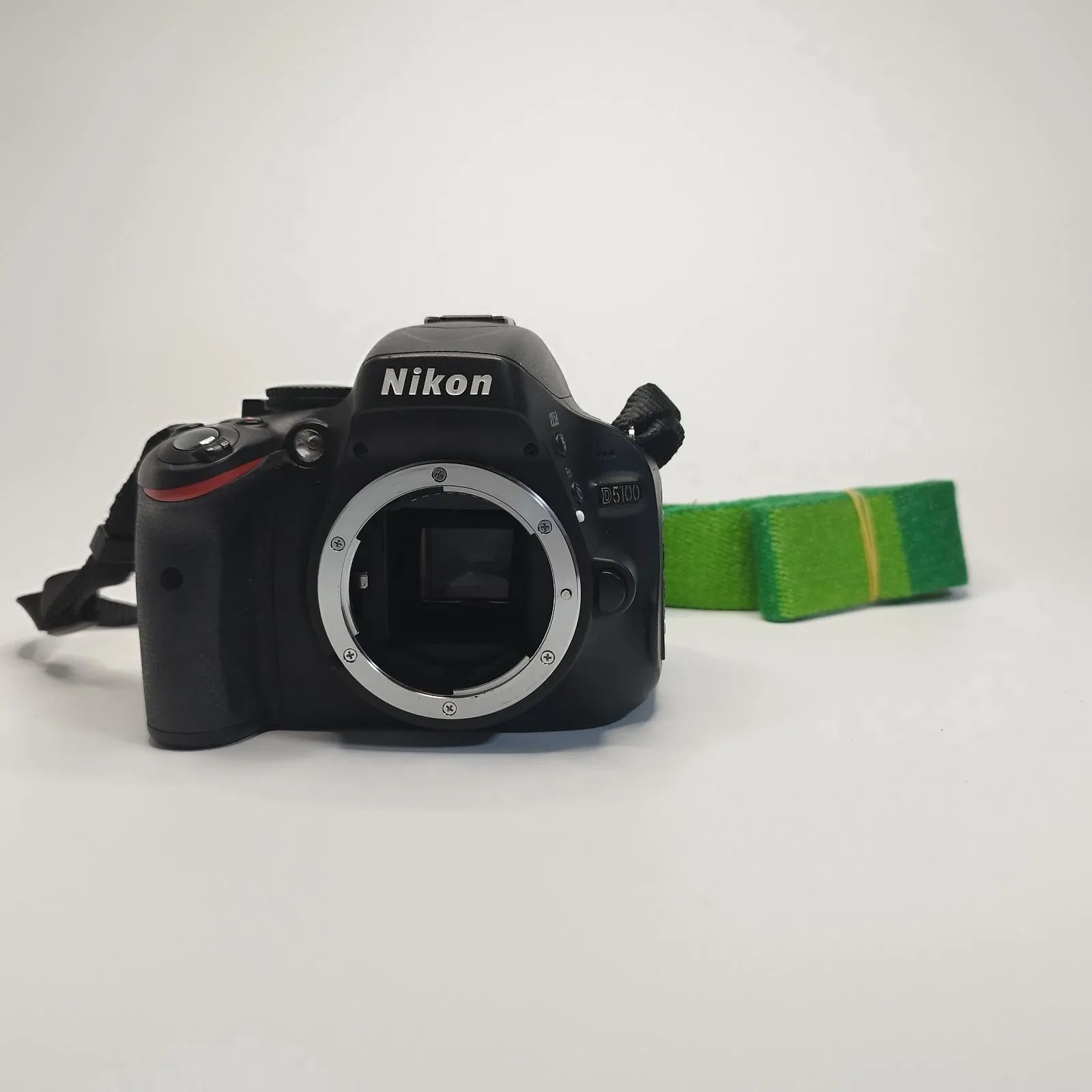 Nikon D 5100 デジタル一眼レフ AF-S 18-55 mm G II レンズキット ストラップ付 EN-EL 14互換Type-C充電バッテリー付 起動 済 撮影OK AF