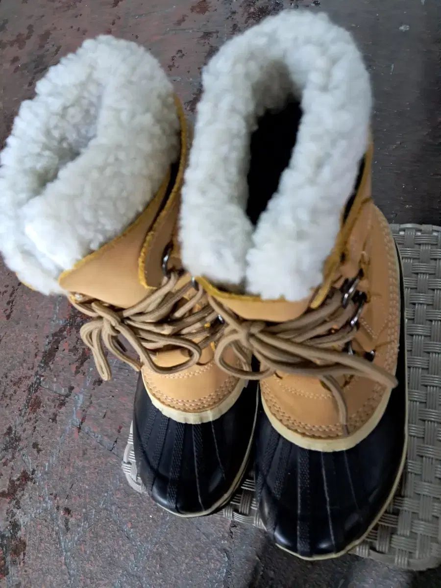 シャイン防寒ブーツ 230 235