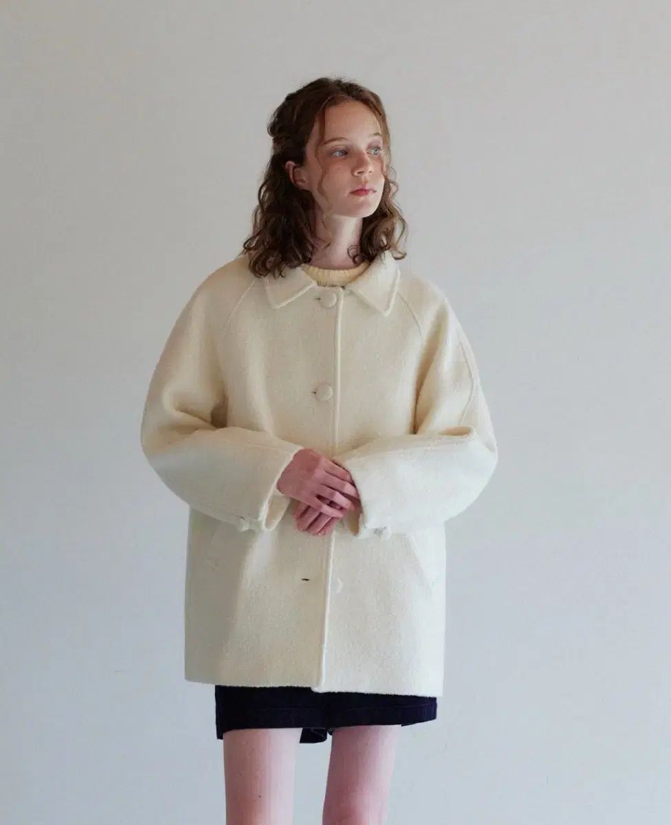 ハネエンケース ウール ハーフ コート クリーム