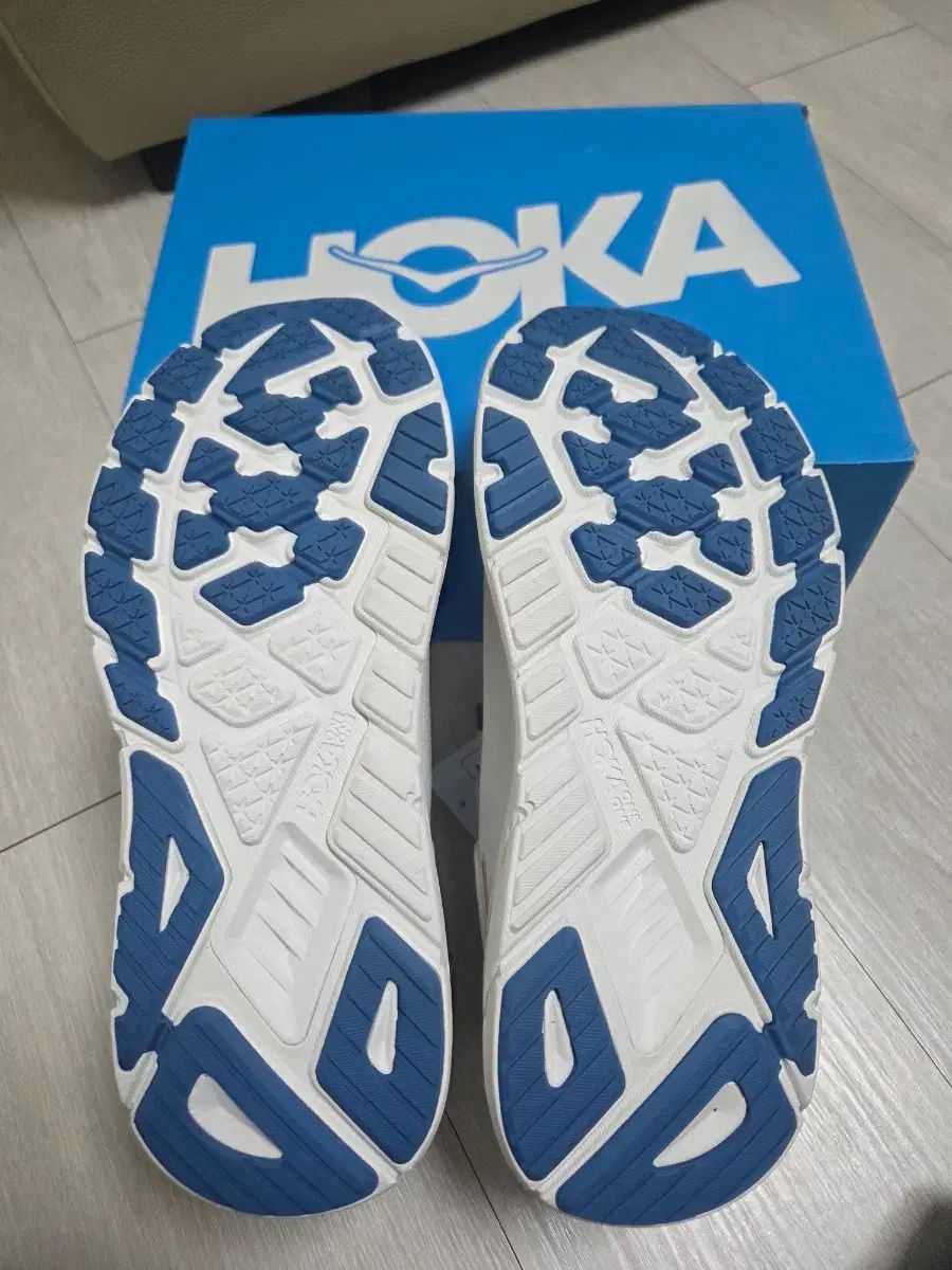 HOKA ONE