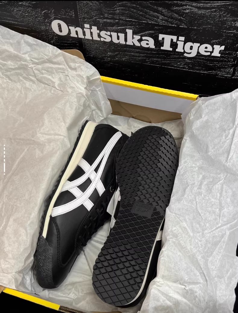 オニツカタイガー ブラック×ホワイト